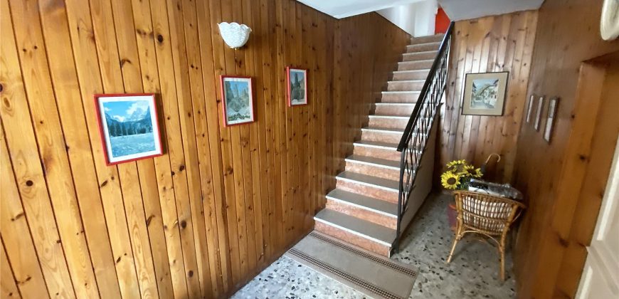 GRANDE PORZIONE DI CASA DA RISTRUTTURARE