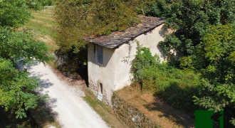 RUSTICO CON TERRENO A 200 mt DAL LAGO